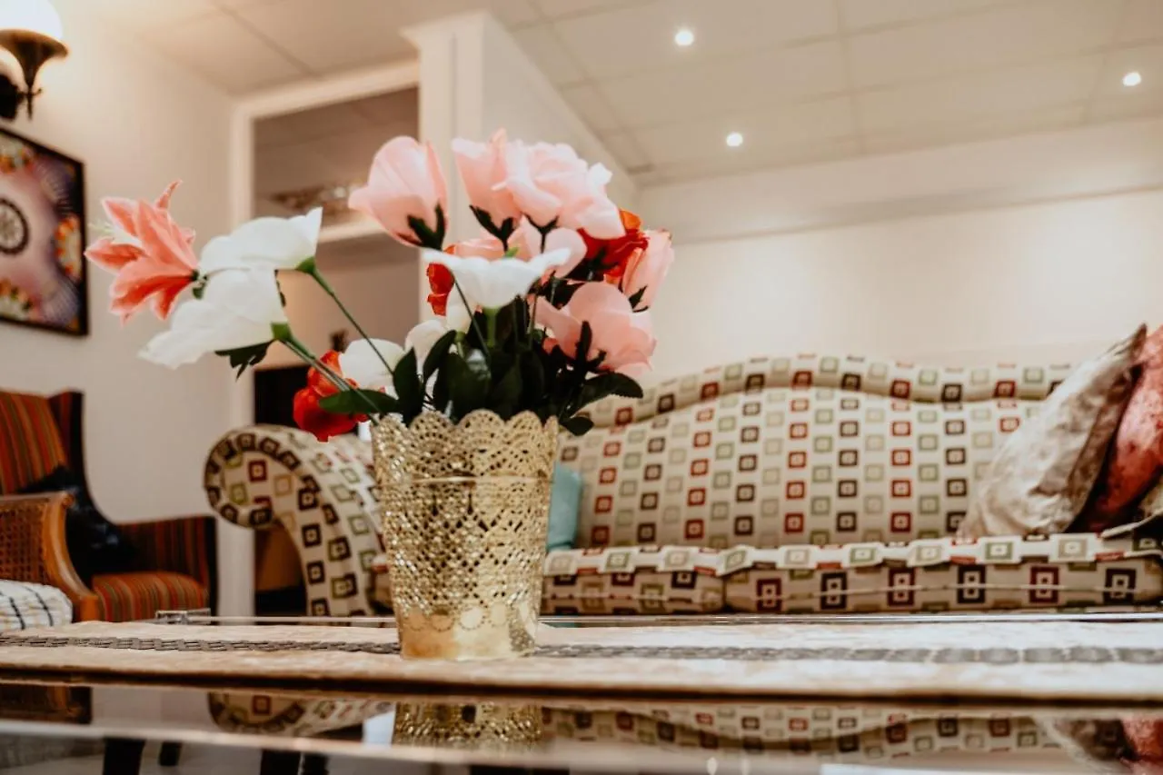 Επικοινωνία με το Forchutec Guest House